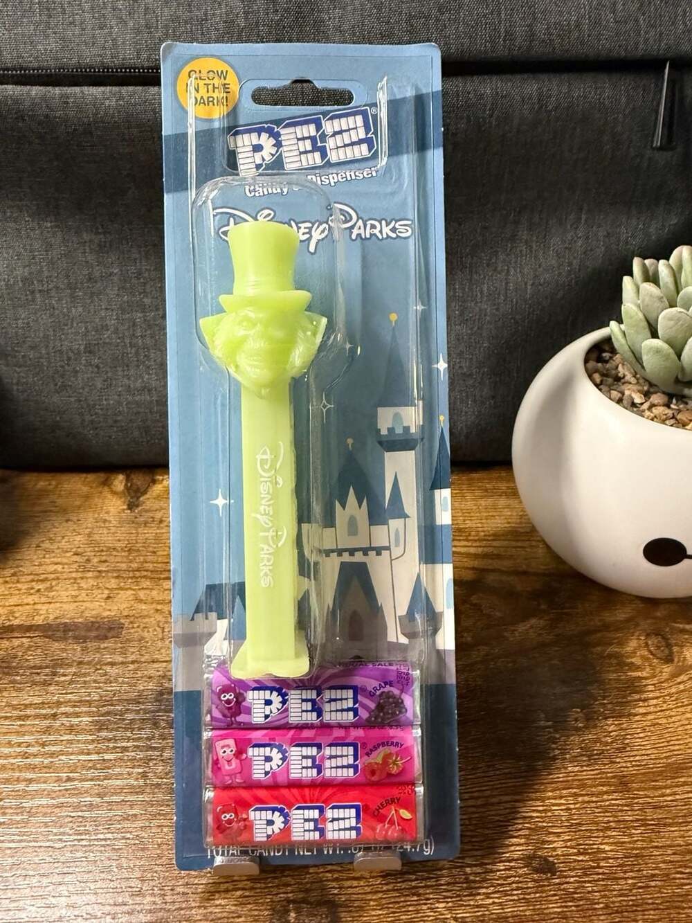 NEW Disney Parks Haunted Mansion Hatbox Ghost Glow PEZ Dispenser
